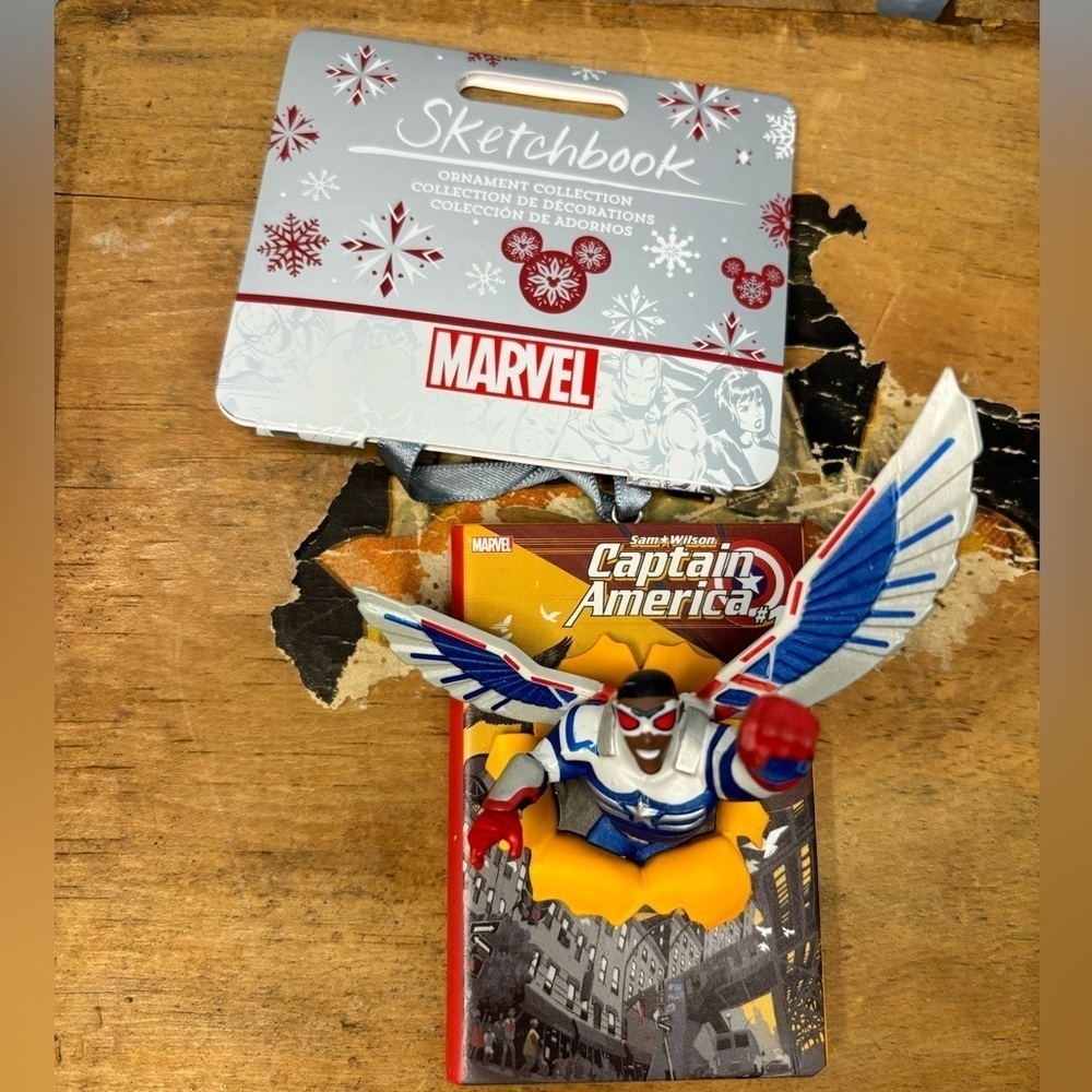 NEW Disney Marvel Sam Wilson Captain America Ornament Sketchbook Comic Book - Picture 2 of 4